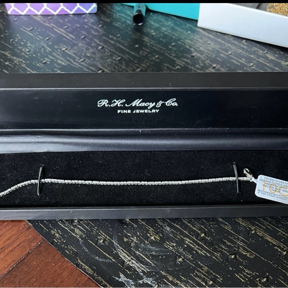 NWT 10K Diamond bracelet
